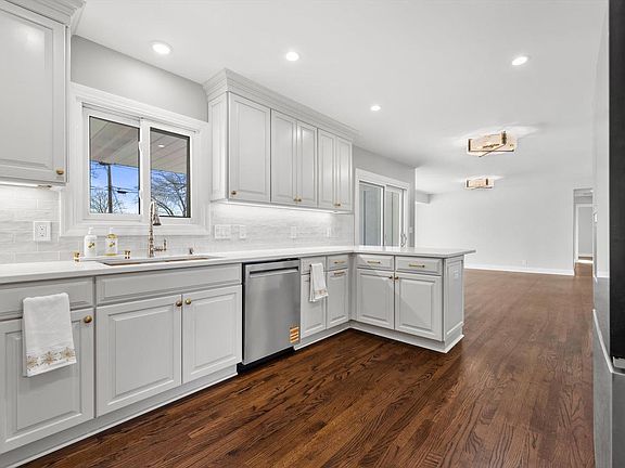 3rd image of 850 Janacek ROAD