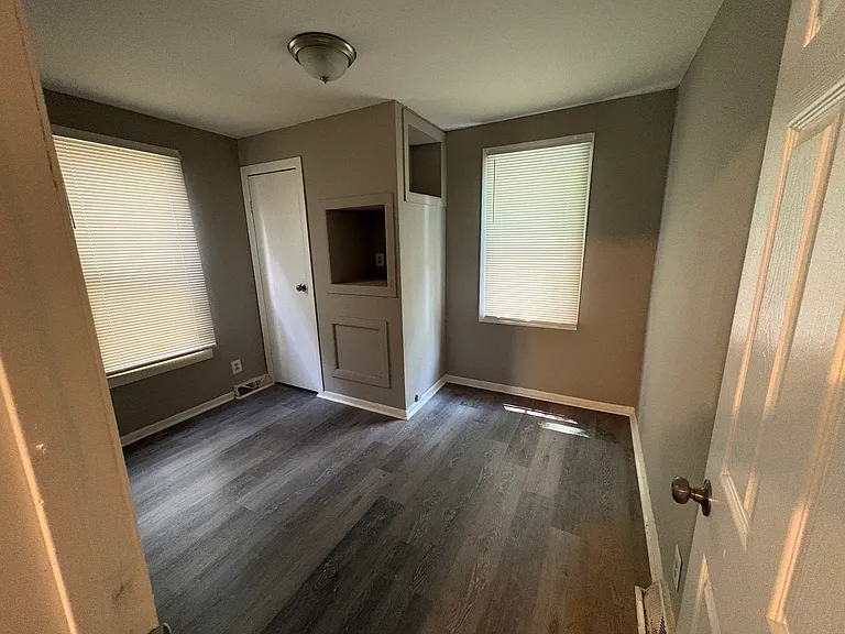 1254 Leeser Ave — Photo 3