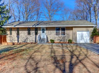 43 Coventry Ave, Mastic, NY 11950
