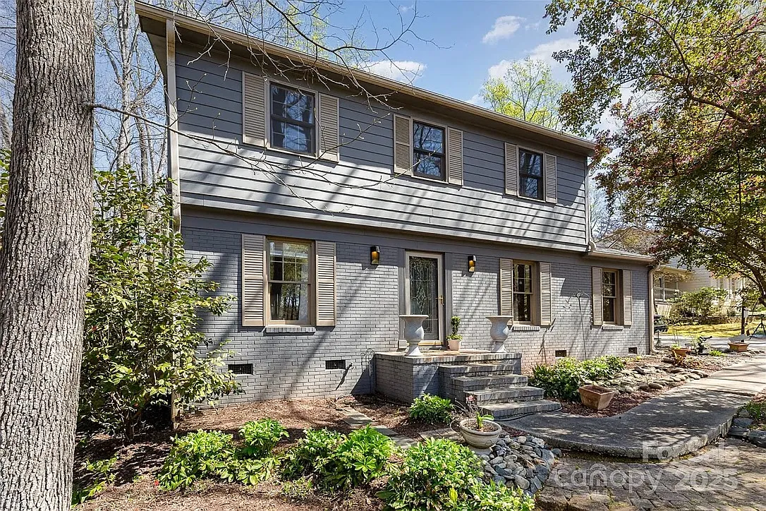 4 bed, 2.5 bath, 2048 sqft, $2,695 — Photo 2