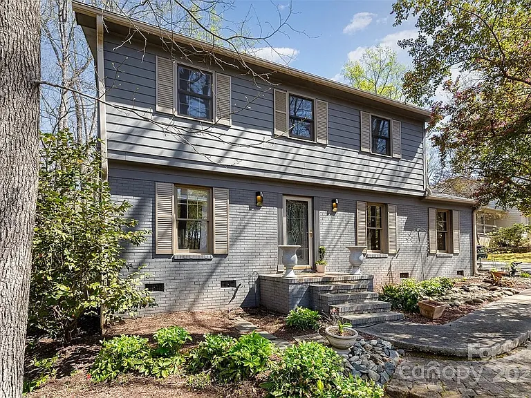 929 Autumnwood Ln — Photo 1