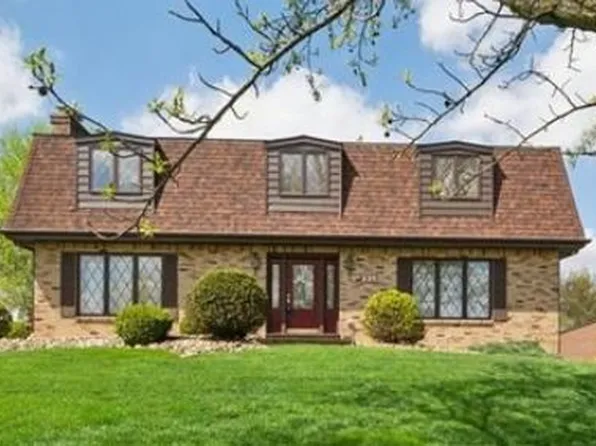 335 Country View Dr, Irwin, PA 15642