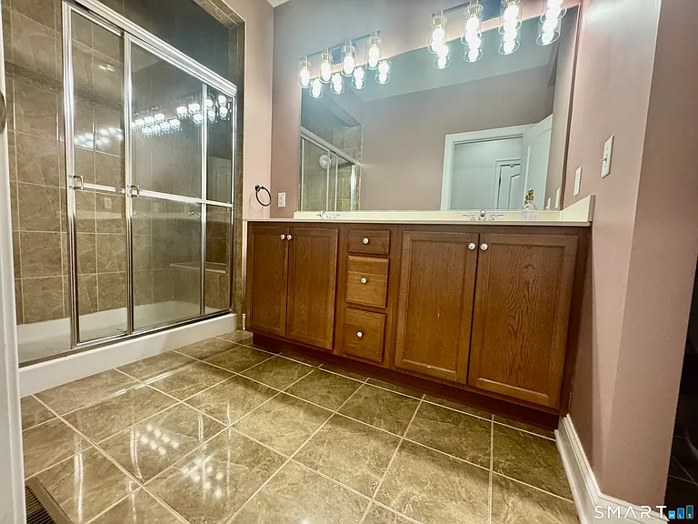 50 Lawrence Ave #50 — Photo 10