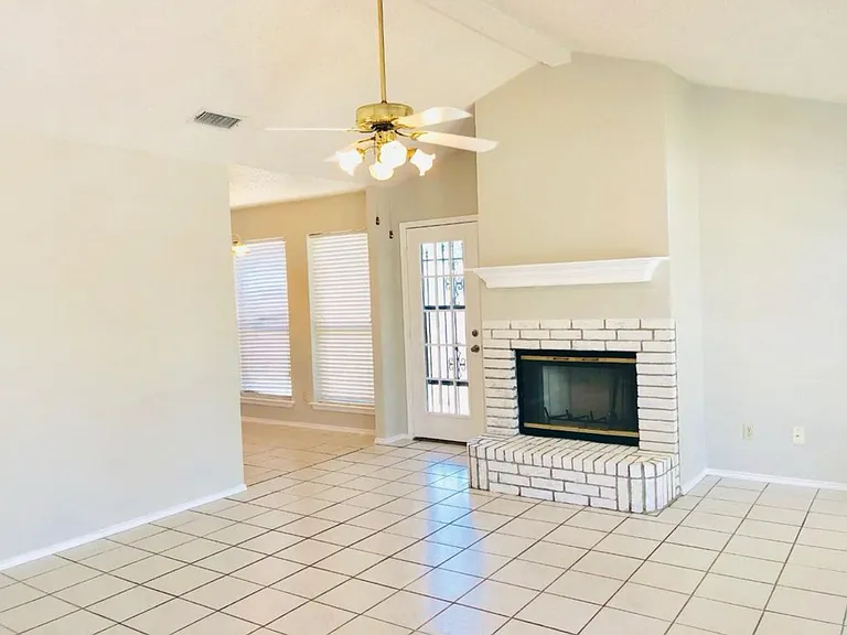 5902 Lakey Dr — Photo 9