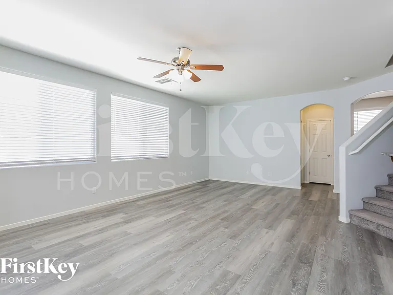 8121 Pink Desert St — Photo 4