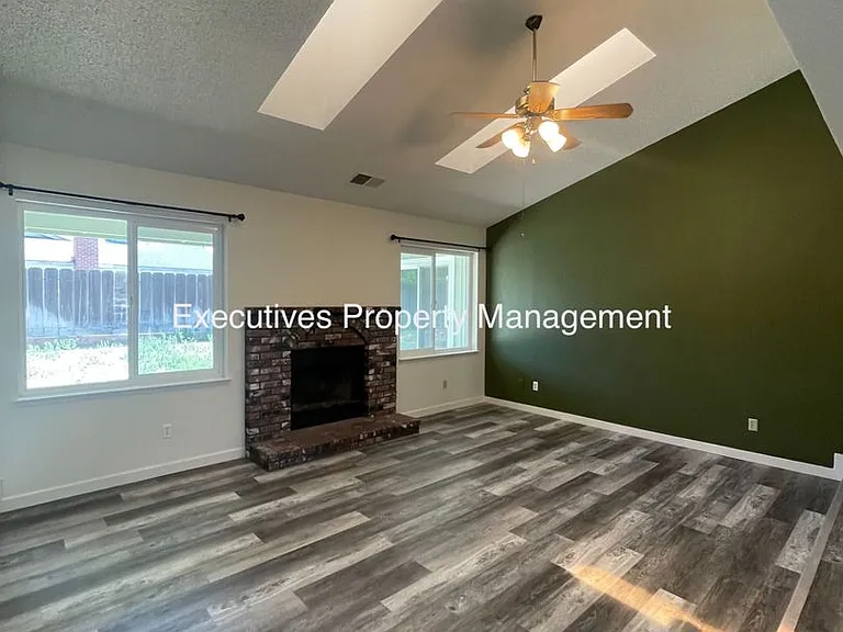 3440 Nonpareil Dr — Photo 3