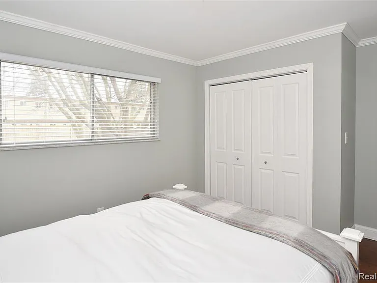 2698 Yorkshire Rd — Photo 14