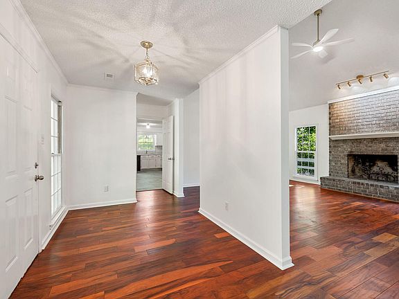 3rd image of 134 Cooper Cir