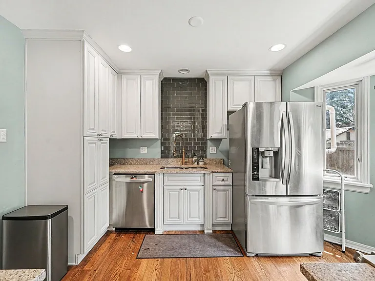 746 N Monaco Pkwy — Photo 9