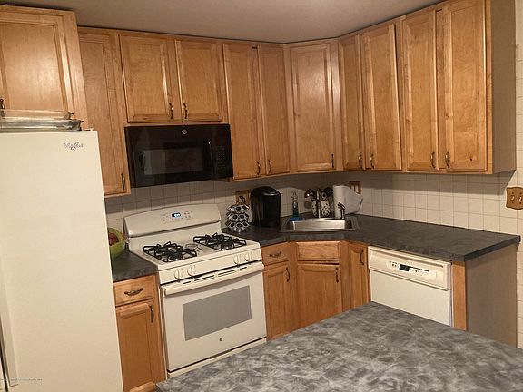3rd image of 21 Germania Ct