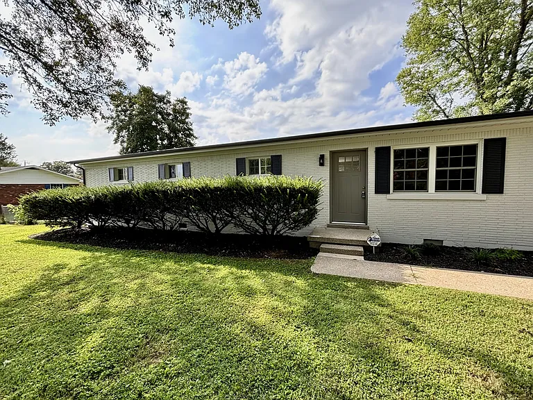 120 Willow Dr — Photo 1