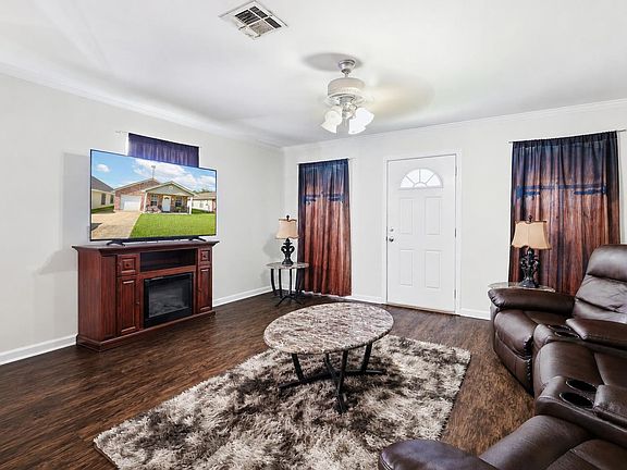 3rd image of 212 Jolie Oaks Blvd