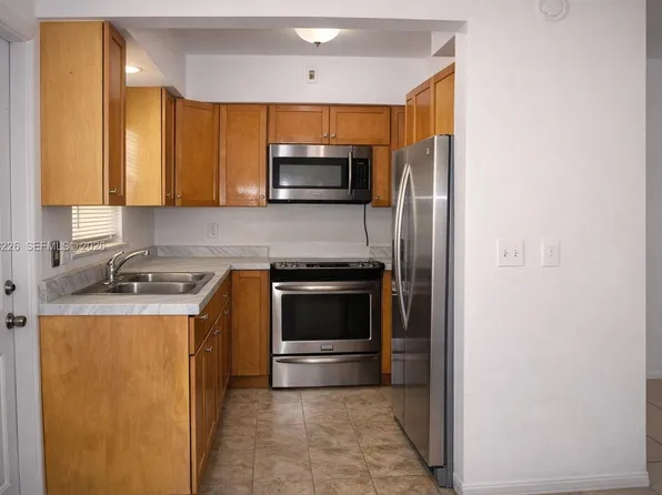 (undisclosed Address), Hollywood, FL 33021