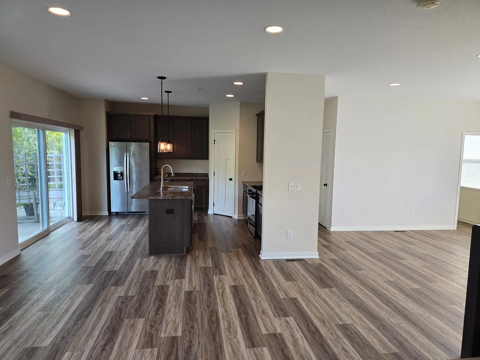 3 bed, 2009 sqft, $2,600 — Photo 3
