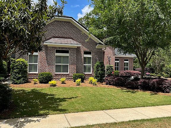 3rd image of 3189 Persimmon Dr