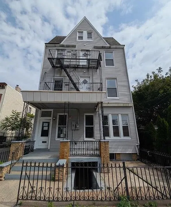 10 Sherman Pl #2