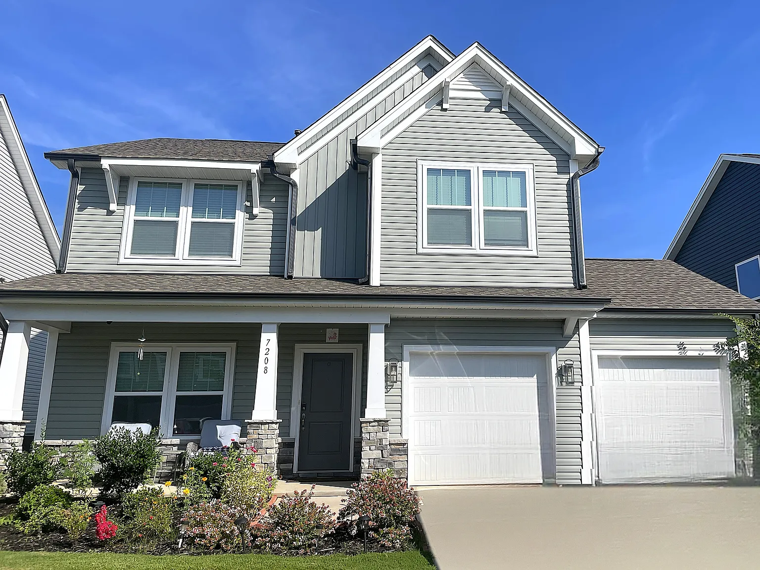3 bed, 2.5 bath, 2206 sqft, $2,400 — Photo 1