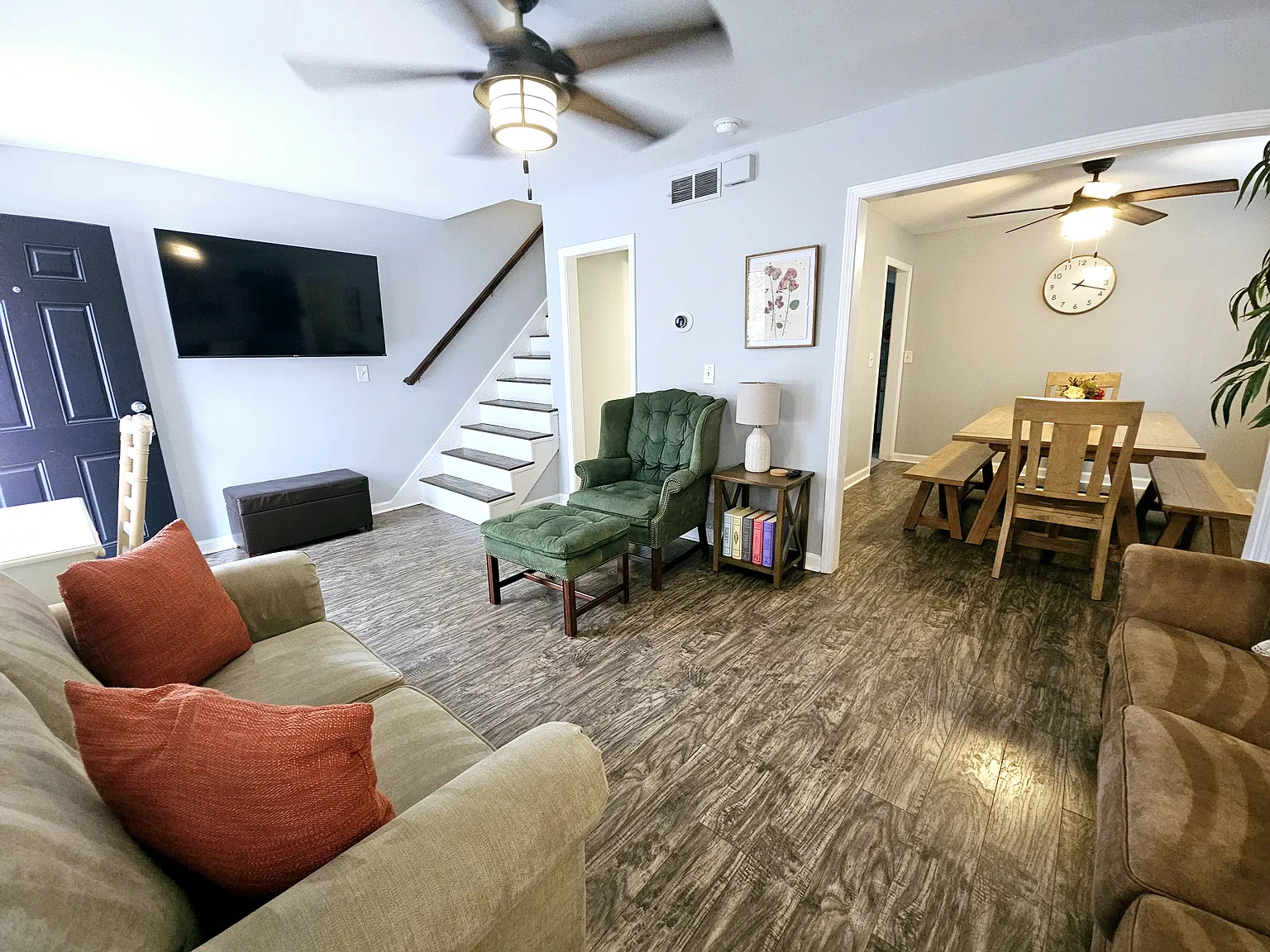 4 bed, 1.5 bath, 1042 sqft, $4,100 — Photo 2