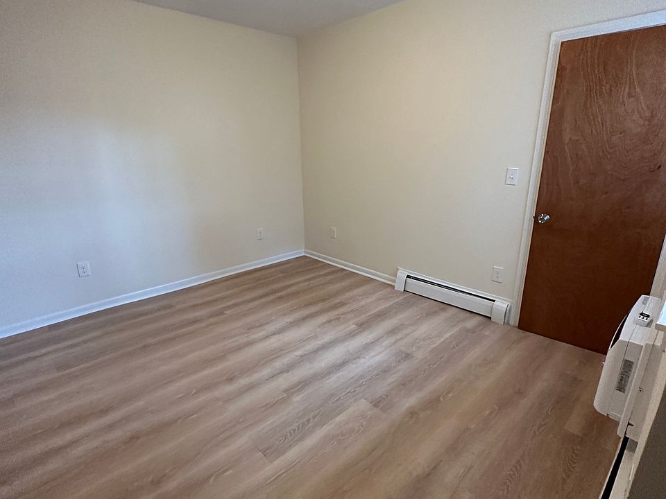 2nd image of 2016 Commonwealth Ave Floor 9