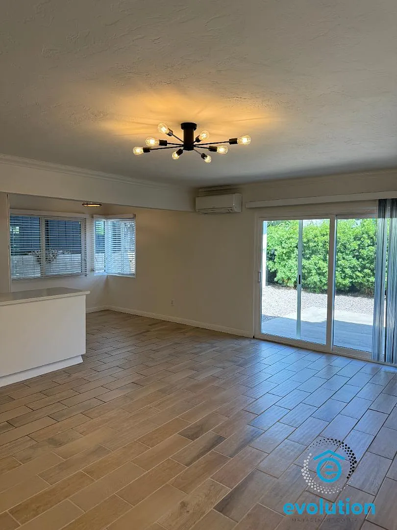 1111 Adella Ave - Unit B — Photo 1