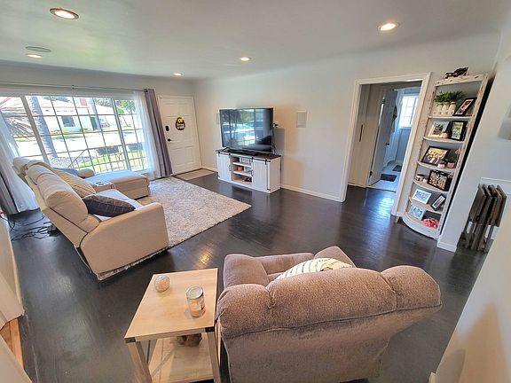 4th image of 2700 Regway Ave