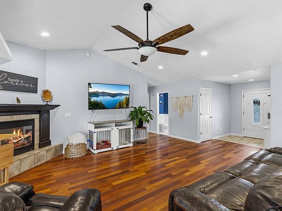 3rd image of 101 Aberdeen Ln