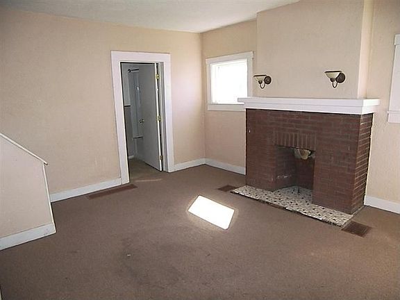 2nd image of 749 E Main St