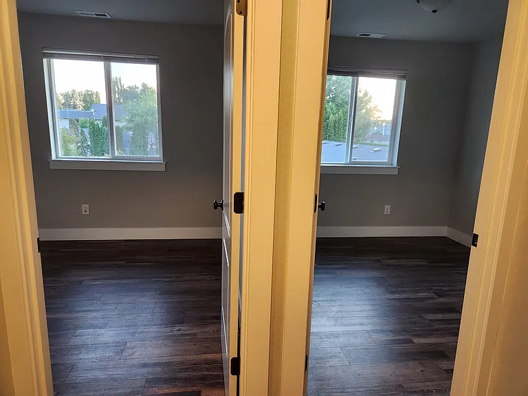 2442 Queen Ave SE — Photo 7