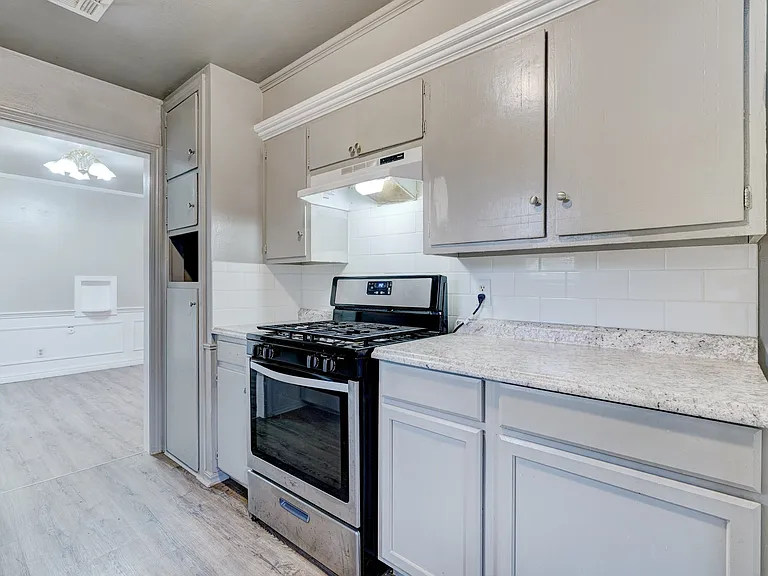 2845 Cambridge Ct — Photo 21