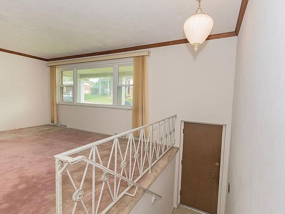 2nd image of 4734 Sunnyview Dr