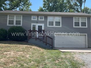 913 N Susquehanna Rdg, Independence, MO 64056