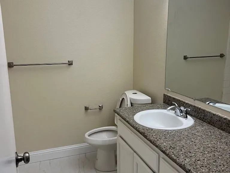 1480 Bentley Dr — Photo 7