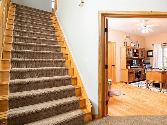 5th image of 105 Samantha Dr