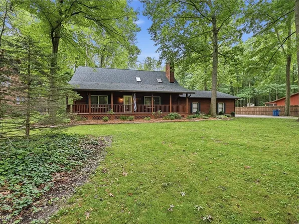 17369 Honeysuckle Ln, Columbia Station, OH 44028