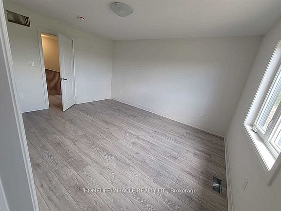 4th image of 50 Middleton St