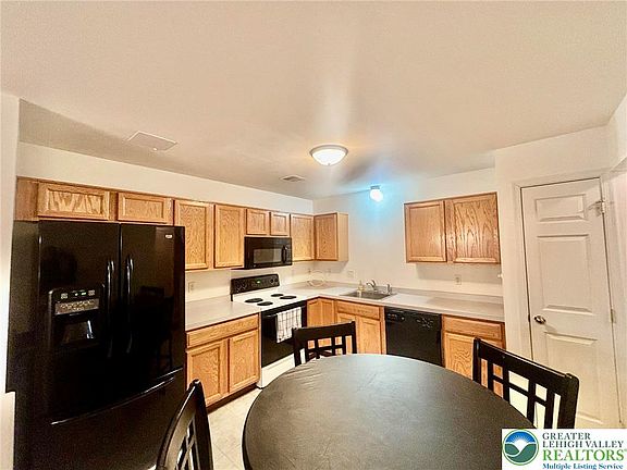 5th image of 1530 Hawthorn Dr