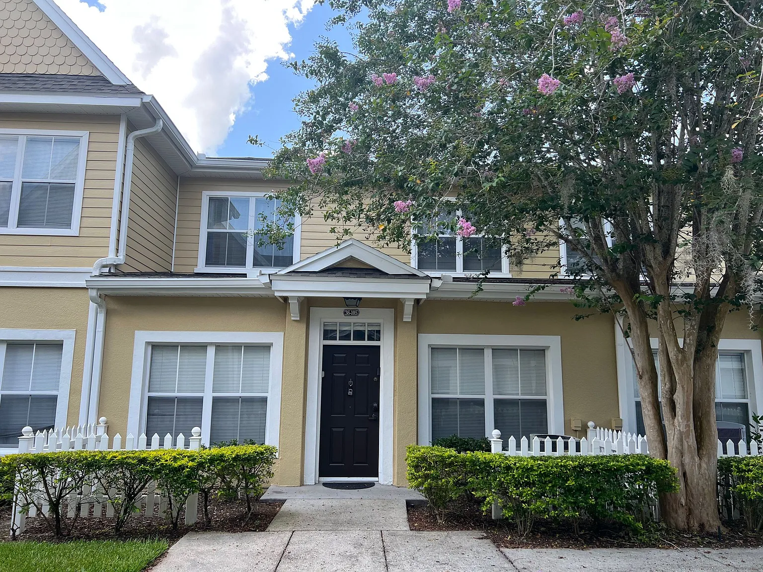 3 bed, 1296 sqft, $2,100 — Photo 4