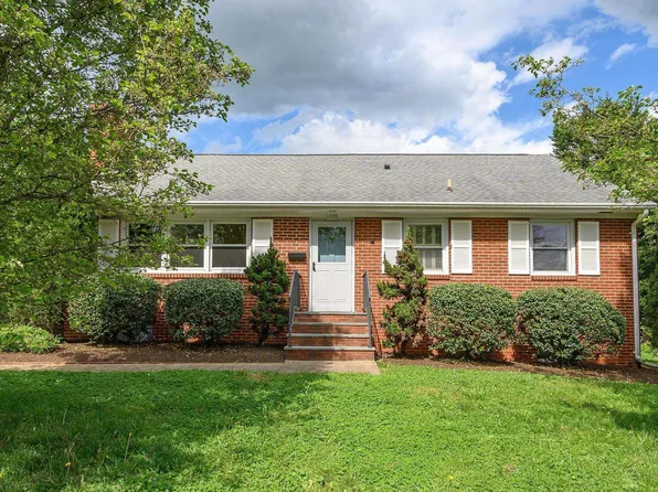 1009 Calhoun St, Charlottesville, VA 22901