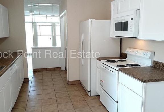 5th image of 3117 Ellis Ave #A
