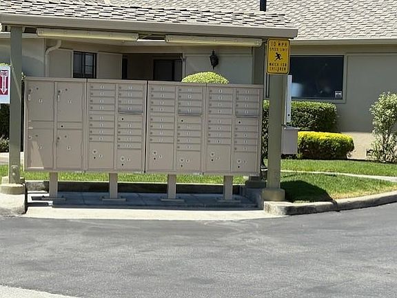 2nd image of 138 Nissen Rd Unit 1