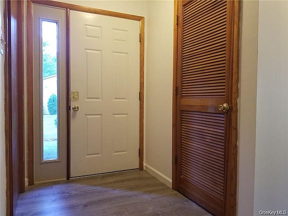 3rd image of 256 Heritage Ln