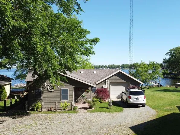 3204 Country Club Dr E, Rochester, IN 46975