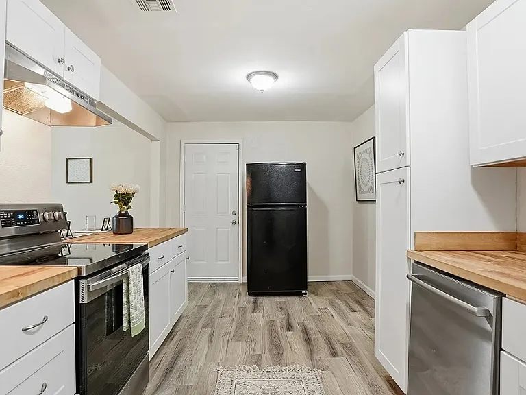 2720 SW 74th St #6 — Photo 1