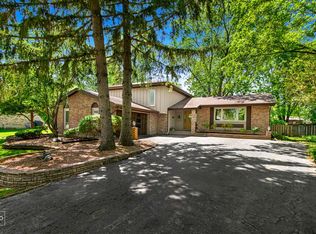 252 Bunting Ln, Bloomingdale, IL 60108