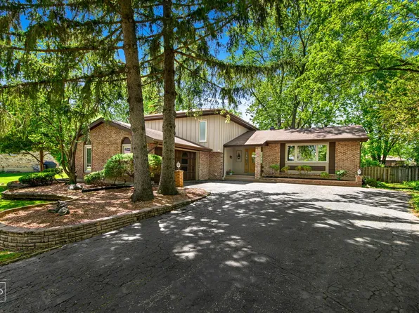 252 Bunting Ln, Bloomingdale, IL 60108