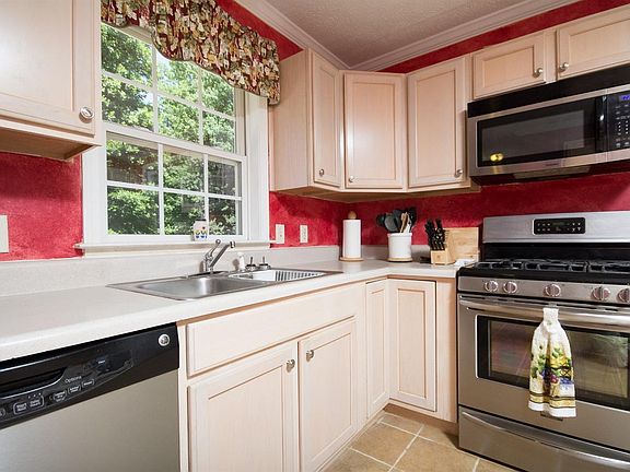 3rd image of 1605 Indian Springs Ln
