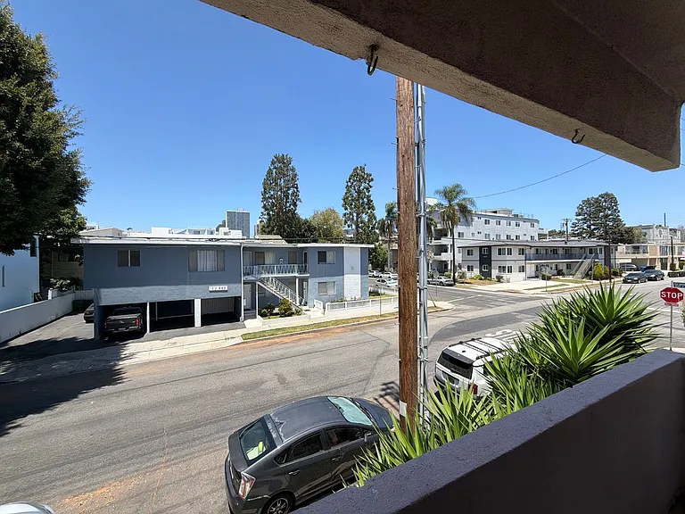 1603 Granville Ave — Photo 16