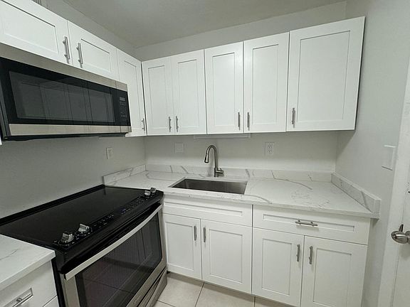 3rd image of 2970 NE 16th Avenue #403