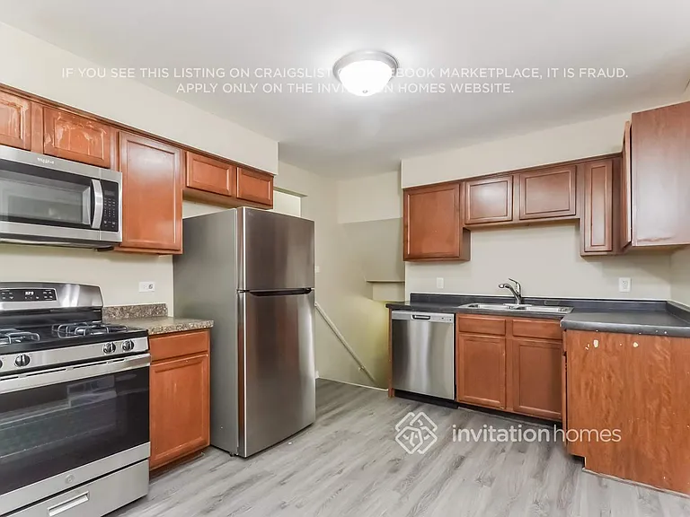 1694 Clifford St — Photo 9