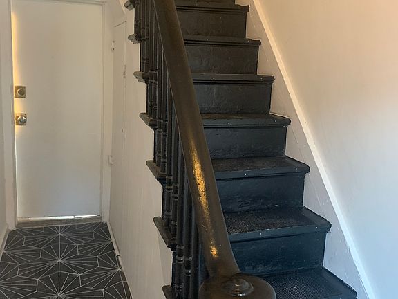 3rd image of 41 Wayne Ave APT 3